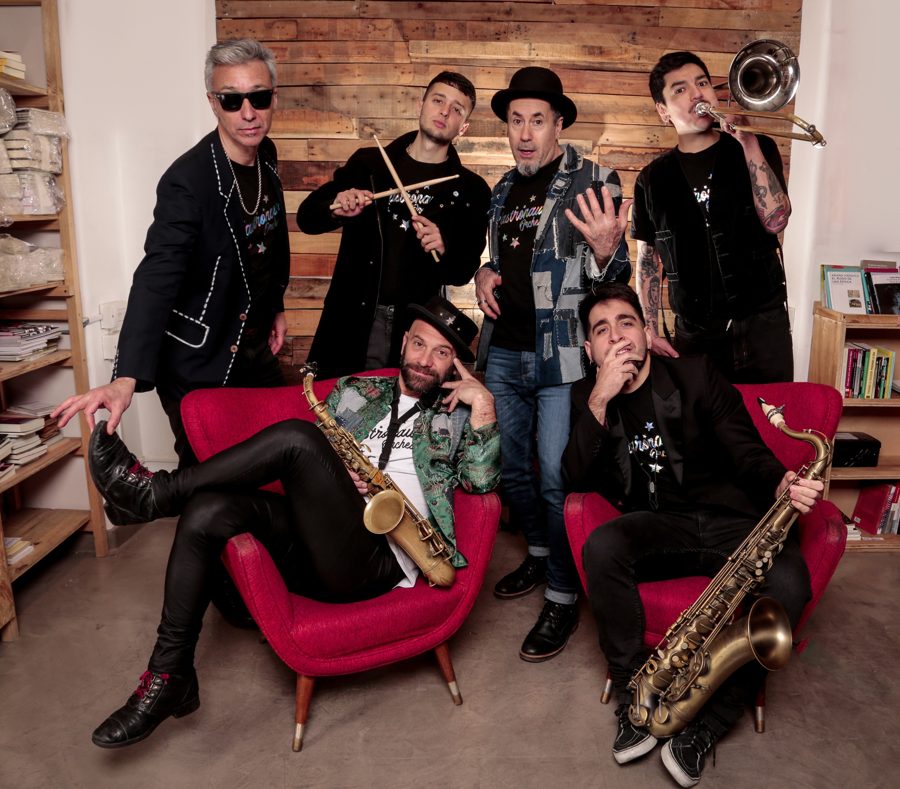 Foto oficial de la banda, apaisada