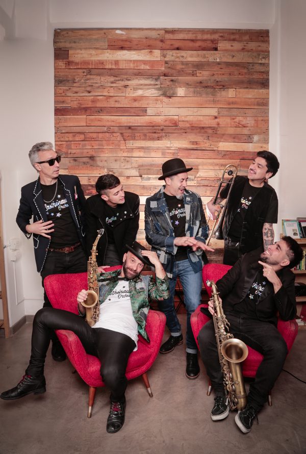 Foto oficial de la banda, vertical